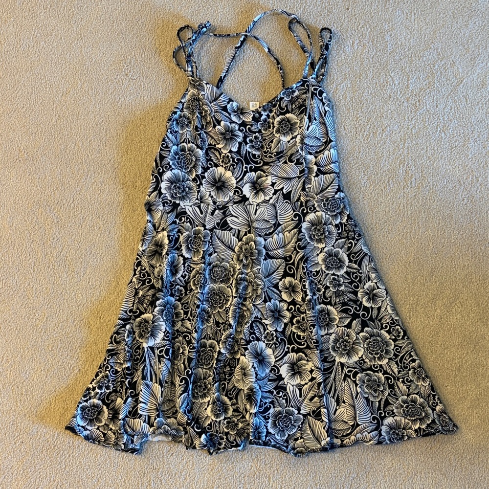 Aeropostale Kids/Juniors Floral Dress - Black and White